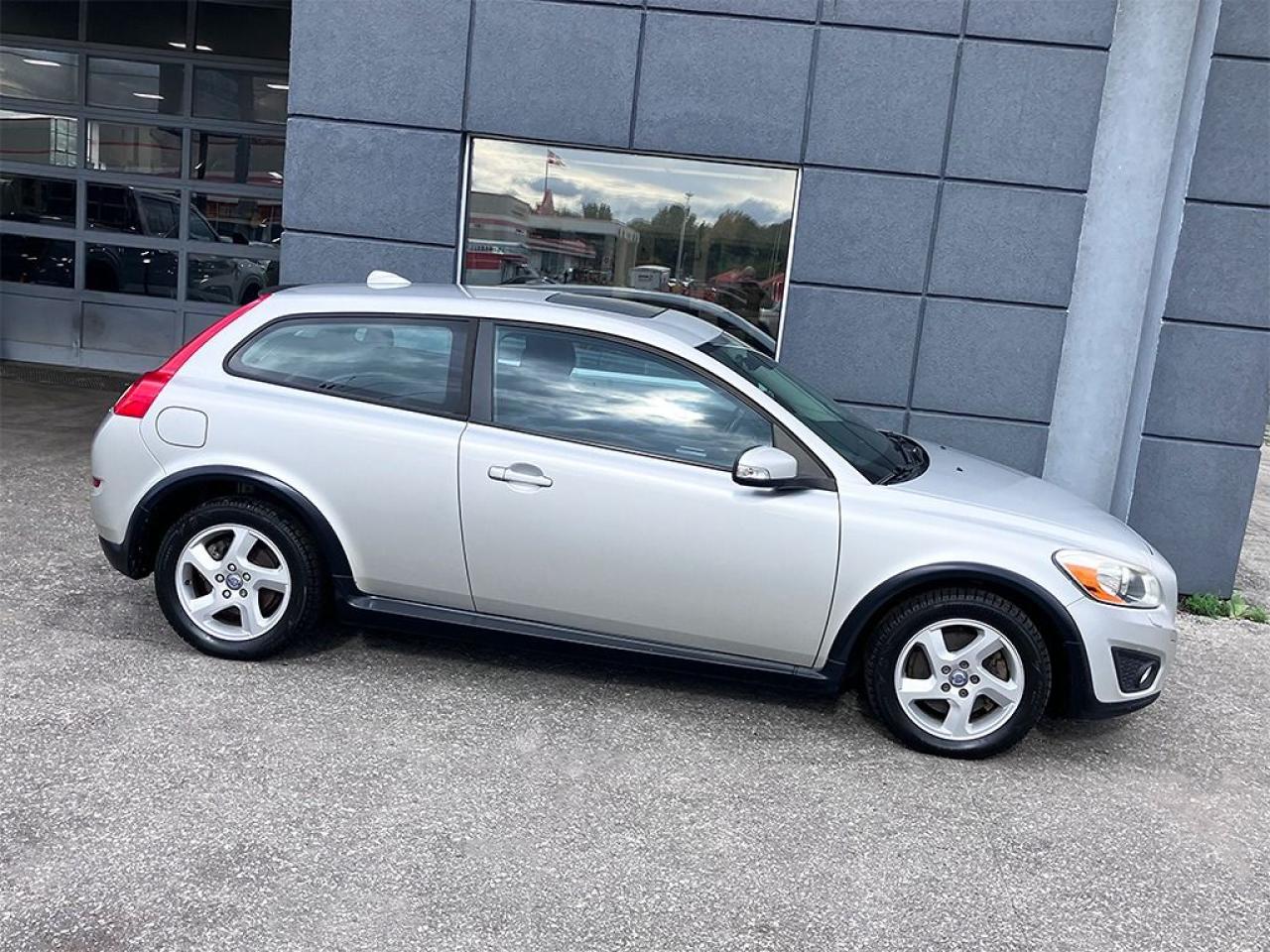 Used 2012 Volvo C30 T5|NAVI|CAR PLAY|ALLOYS|MANUAL for sale in Toronto, ON