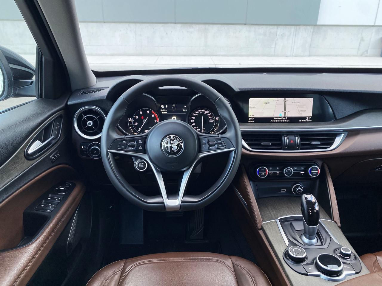 2018 Alfa Romeo Stelvio Ti Q4 AWD-SPORT-NAV-CAMERA-PANO ROOF-1 OWNER - Photo #17