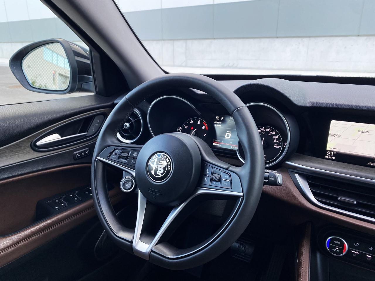 2018 Alfa Romeo Stelvio Ti Q4 AWD-SPORT-NAV-CAMERA-PANO ROOF-1 OWNER - Photo #18
