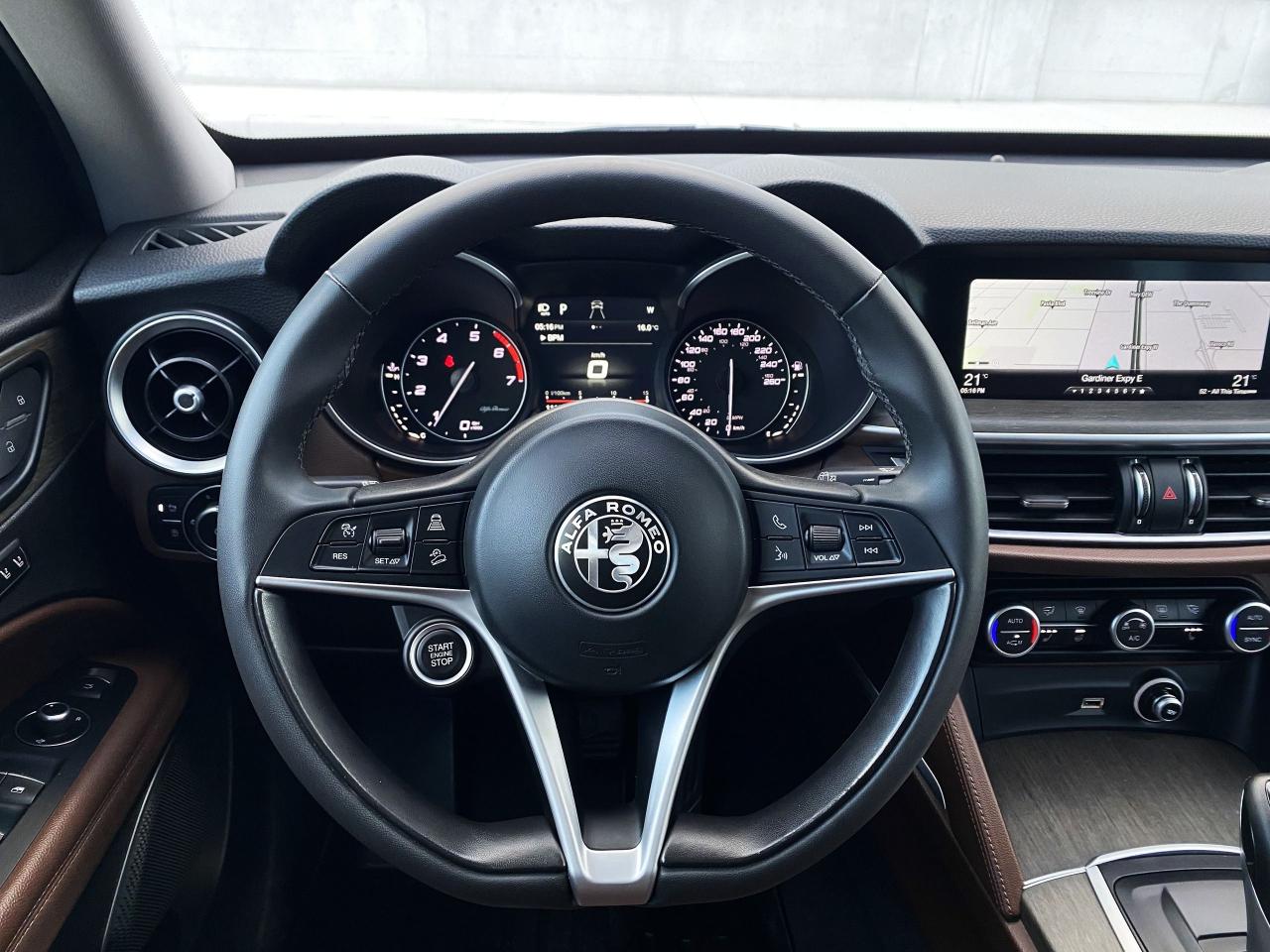 2018 Alfa Romeo Stelvio Ti Q4 AWD-SPORT-NAV-CAMERA-PANO ROOF-1 OWNER - Photo #31