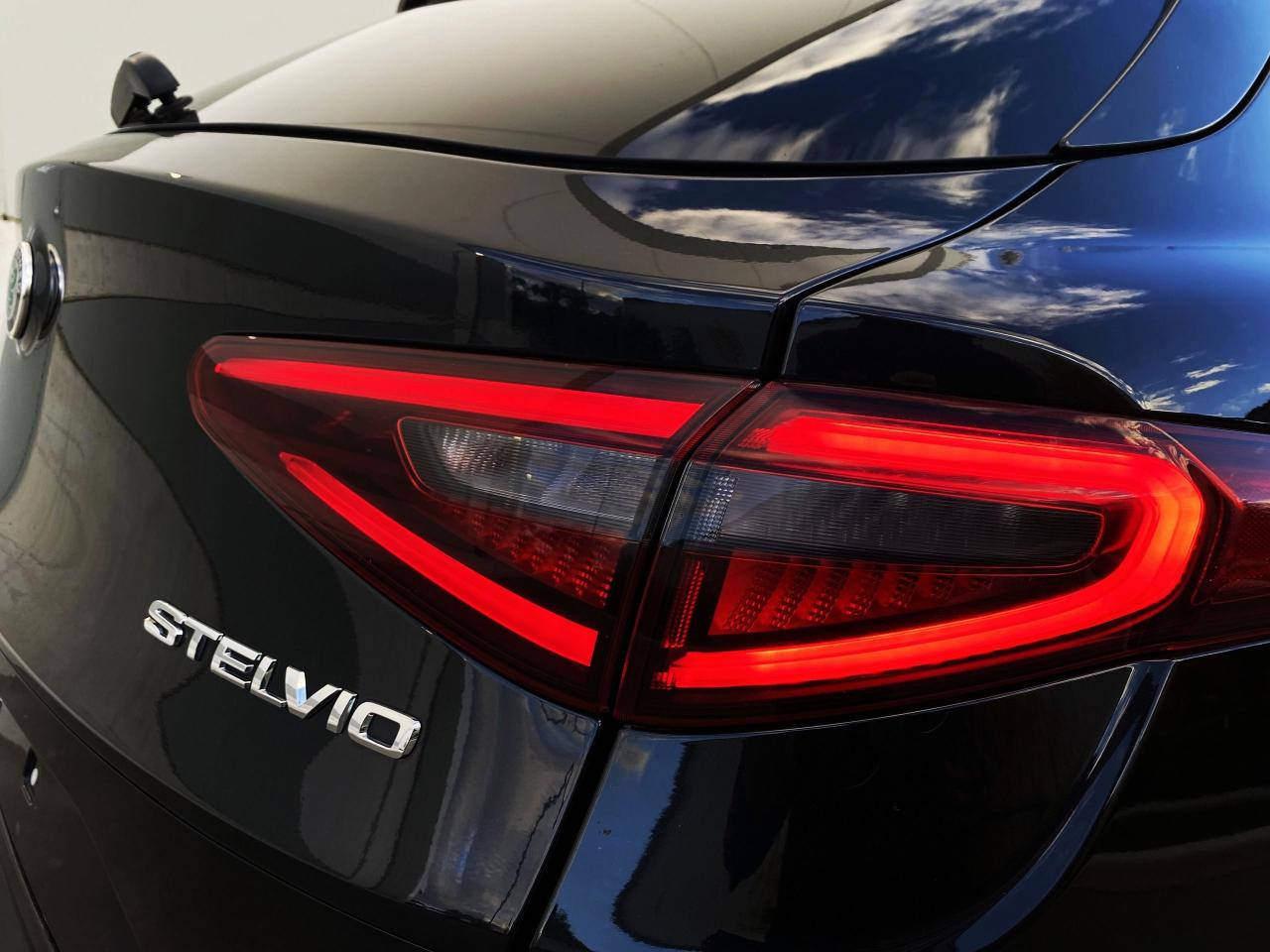 2018 Alfa Romeo Stelvio Ti Q4 AWD-SPORT-NAV-CAMERA-PANO ROOF-1 OWNER - Photo #14