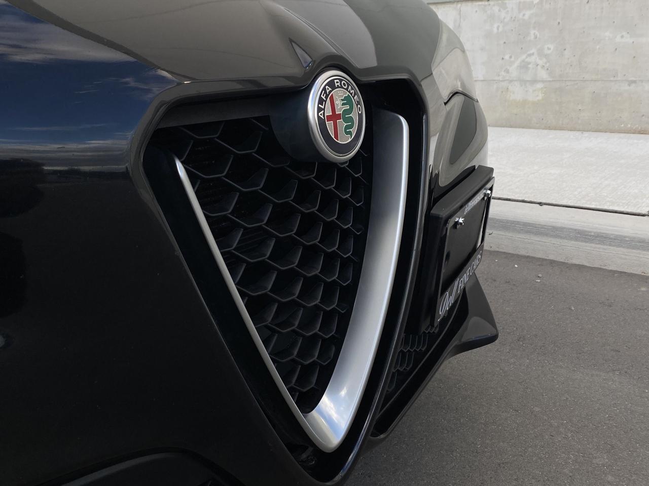 2018 Alfa Romeo Stelvio Ti Q4 AWD-SPORT-NAV-CAMERA-PANO ROOF-1 OWNER - Photo #16