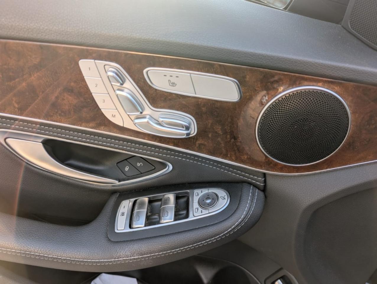 2016 Mercedes-Benz C-Class C-CLASS 4MATIC * LOW MILAGE * PANO ROOF * AMG - Photo #16