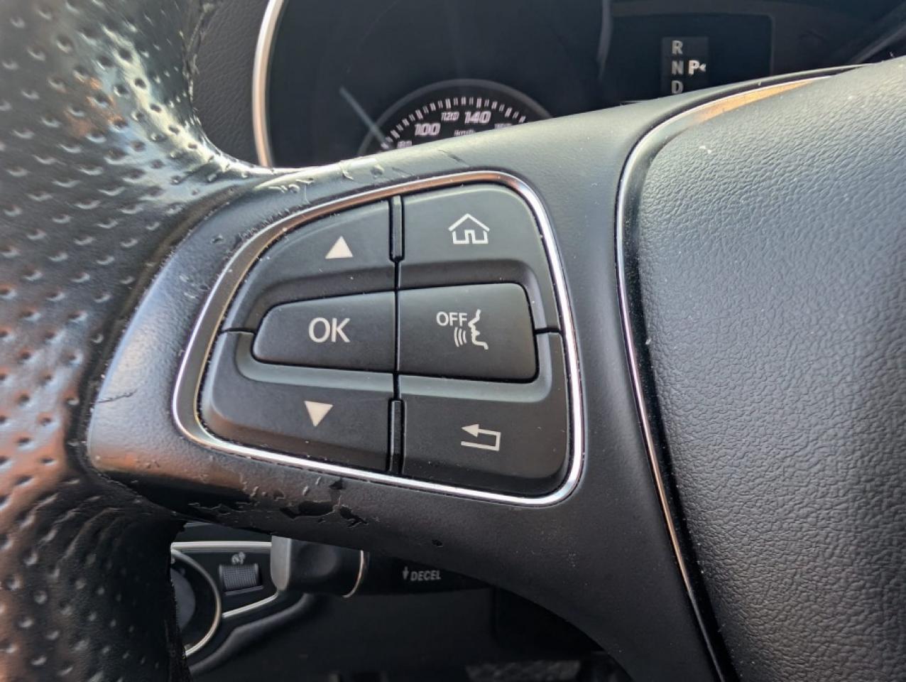 2016 Mercedes-Benz C-Class C-CLASS 4MATIC * LOW MILAGE * PANO ROOF * AMG - Photo #17