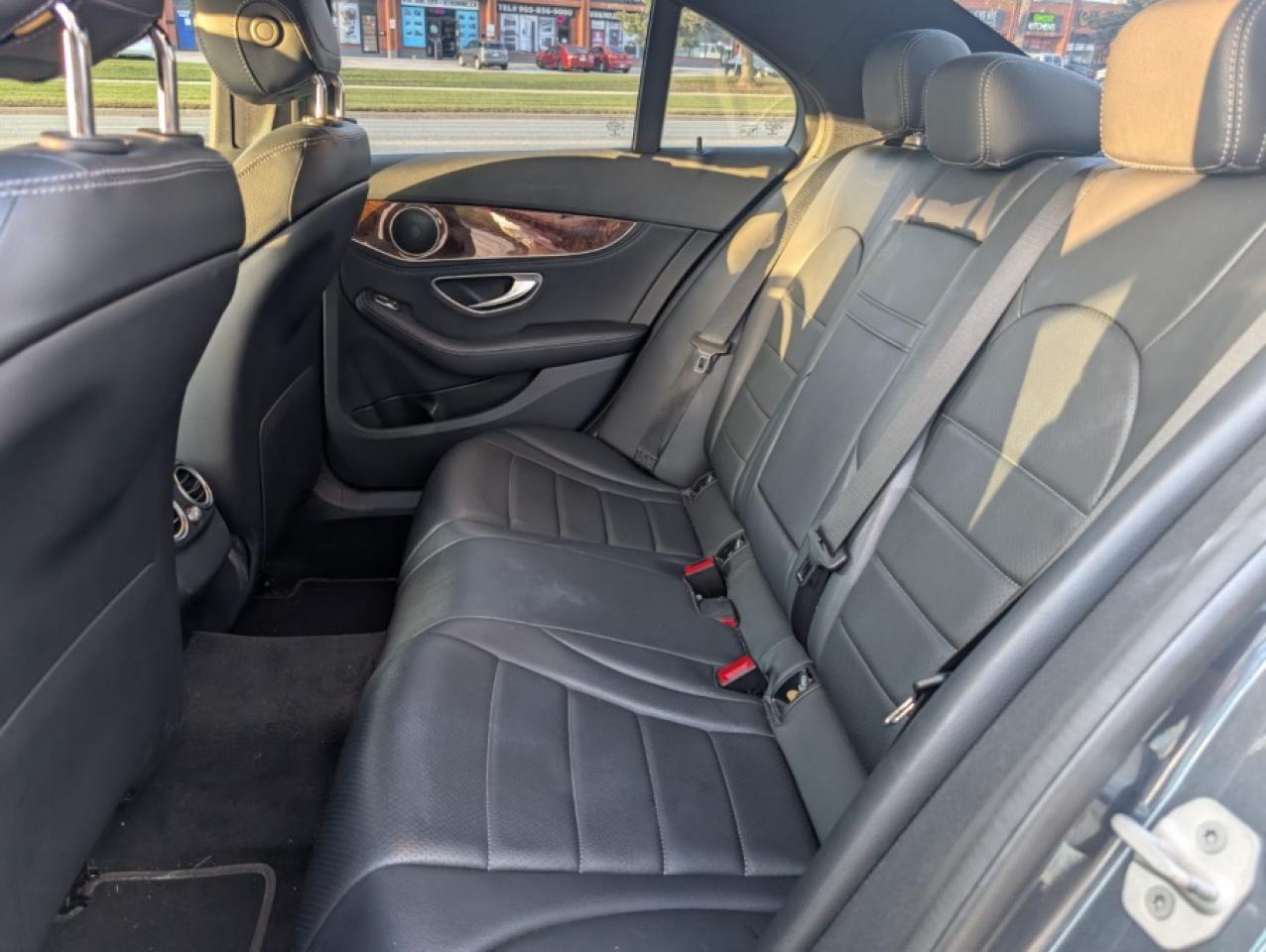 2016 Mercedes-Benz C-Class C-CLASS 4MATIC * LOW MILAGE * PANO ROOF * AMG - Photo #18