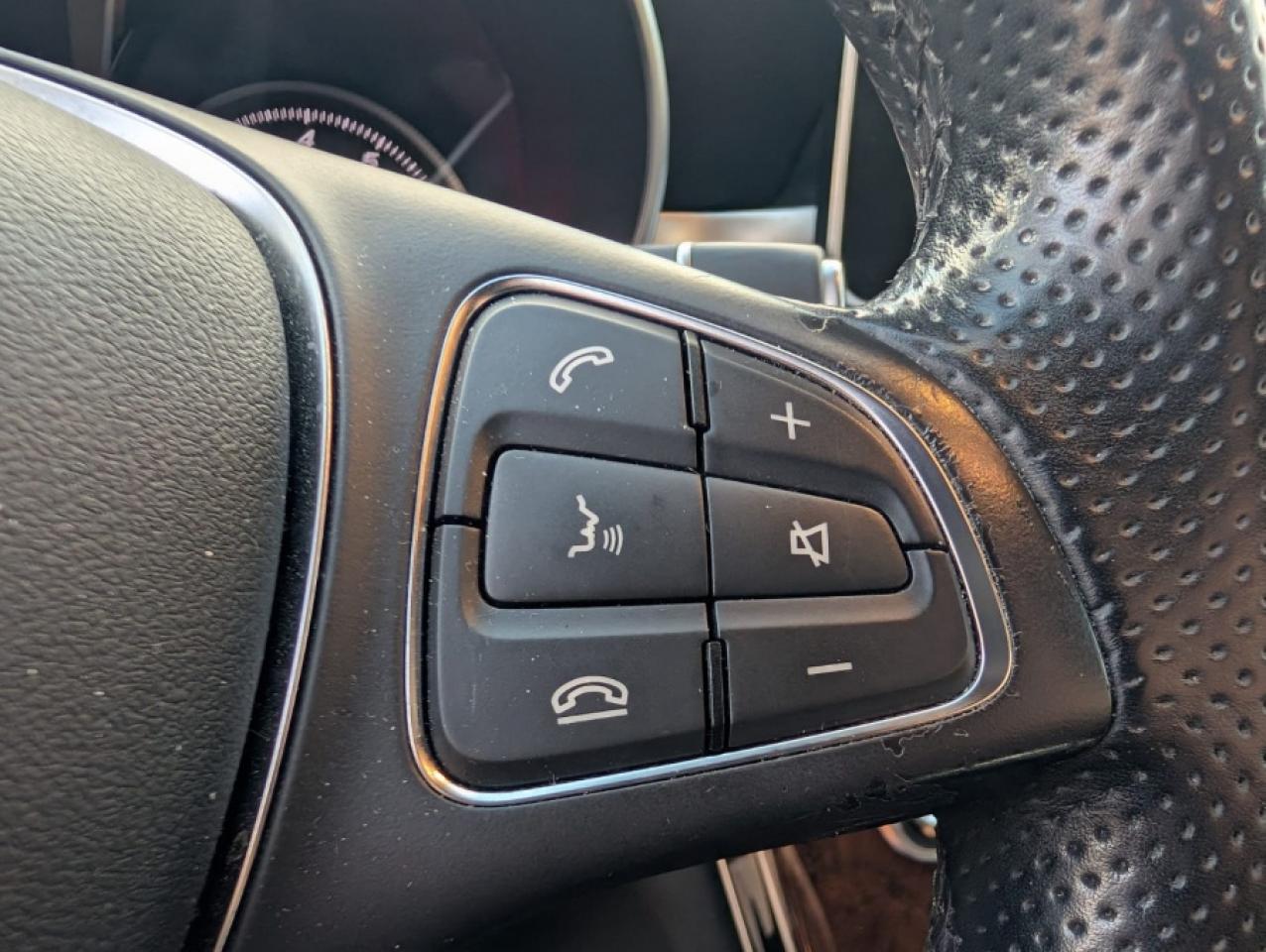 2016 Mercedes-Benz C-Class C-CLASS 4MATIC * LOW MILAGE * PANO ROOF * AMG - Photo #20