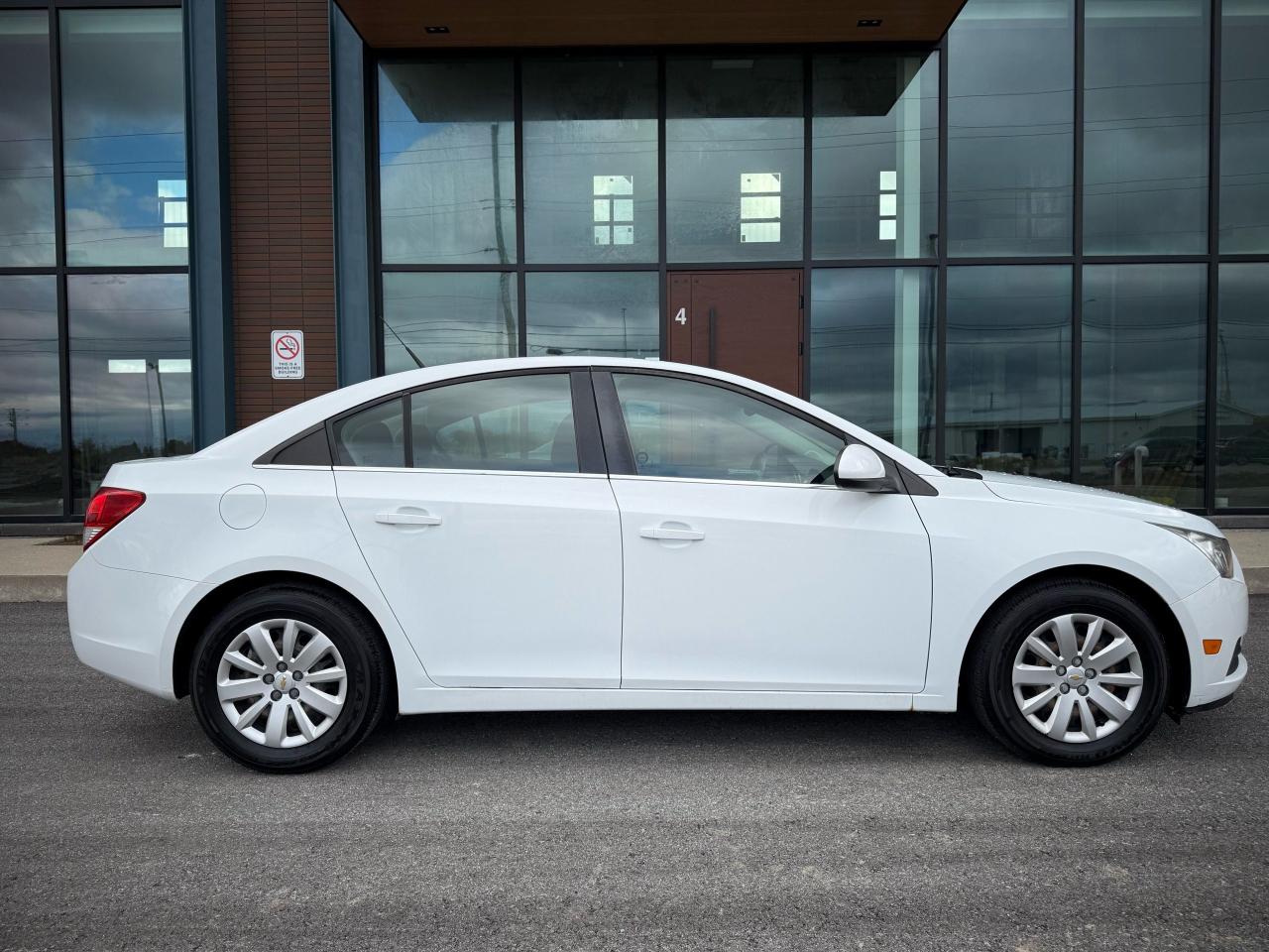 2011 Chevrolet Cruze LT Turbo w/1SA Photo3