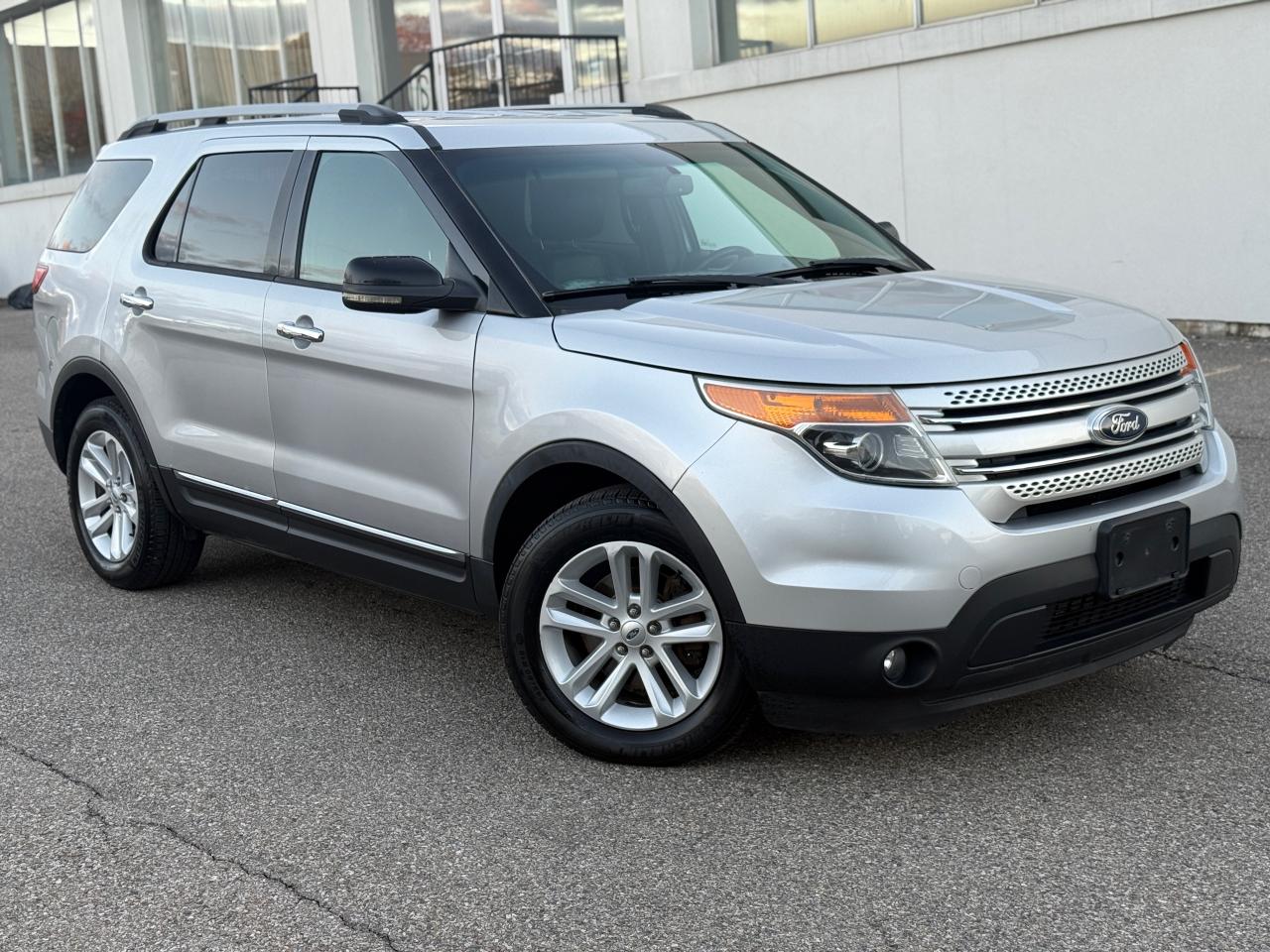 2013 Ford Explorer FWD 4dr XLT Photo2