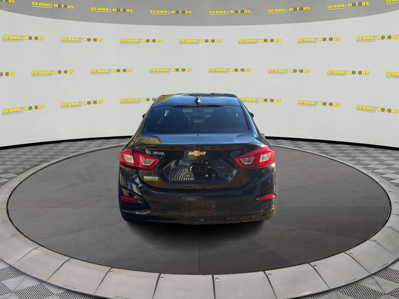 2018 Chevrolet Cruze LS - Photo #4