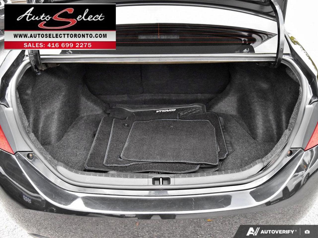 2018 Toyota Corolla SE Sunroof - Backup Camera - Clean Carfax Photo