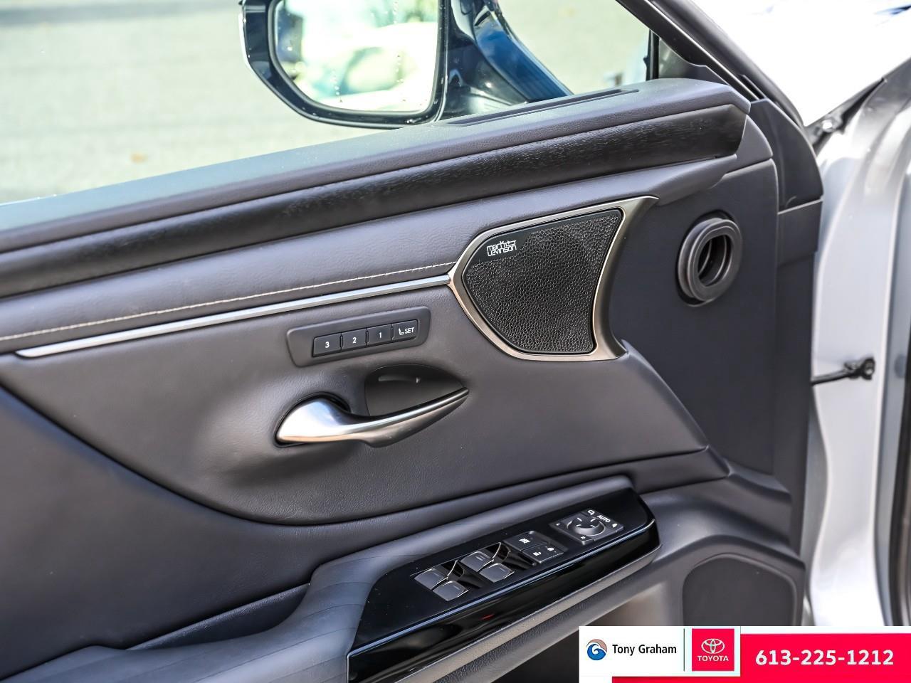 2022 Lexus ES 350  Photo