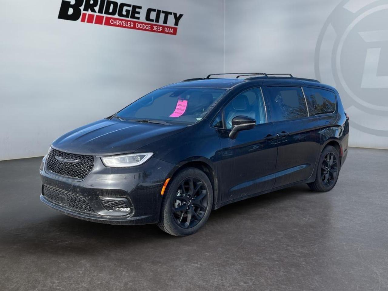 Used 2023 Chrysler Pacifica Touring-L 3.6L V6 - S Pkg - Leather - Panoramic Sunroof - 360 Camera - Apple Car Play/Android Auto - Power Doors & Liftgate - LED Lights for sale in Lethbridge, AB