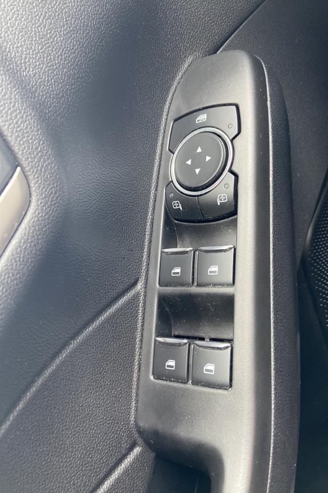 2021 Ford Escape SE Photo3