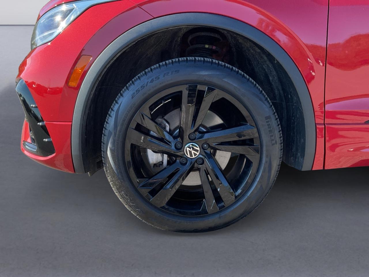 2024 Volkswagen Tiguan 2.0L R-Line Black Ed.! Great kms! Off Lease! Photo