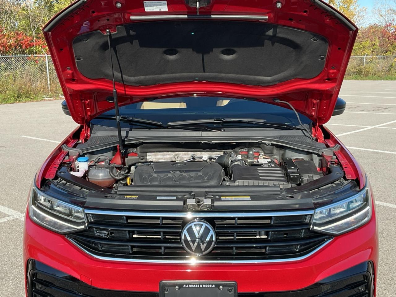 2024 Volkswagen Tiguan 2.0L R-Line Black Ed.! Great kms! Off Lease! Photo