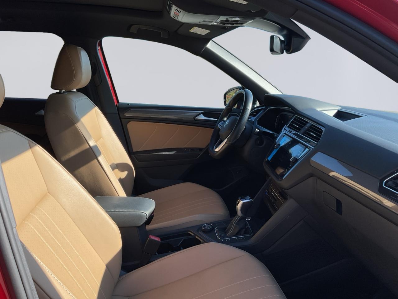 2024 Volkswagen Tiguan 2.0L R-Line Black Ed.! Great kms! Off Lease! Photo