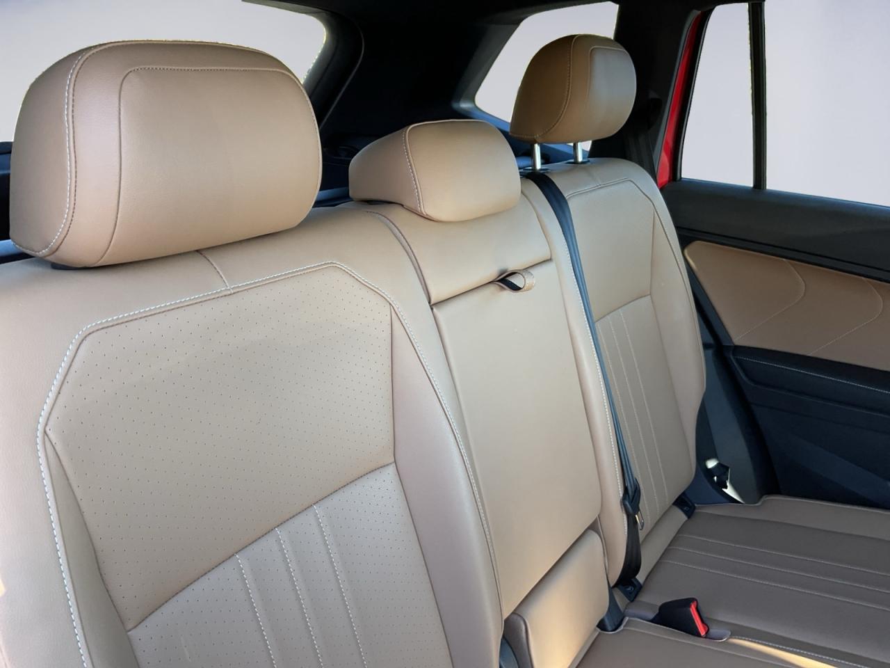 2024 Volkswagen Tiguan 2.0L R-Line Black Ed.! Great kms! Off Lease! Photo