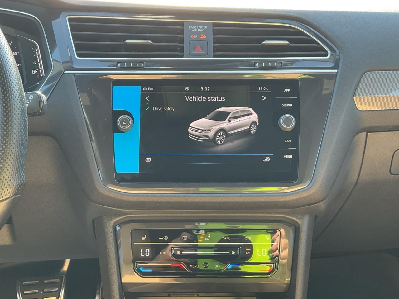 2024 Volkswagen Tiguan 2.0L R-Line Black Ed.! Great kms! Off Lease! Photo