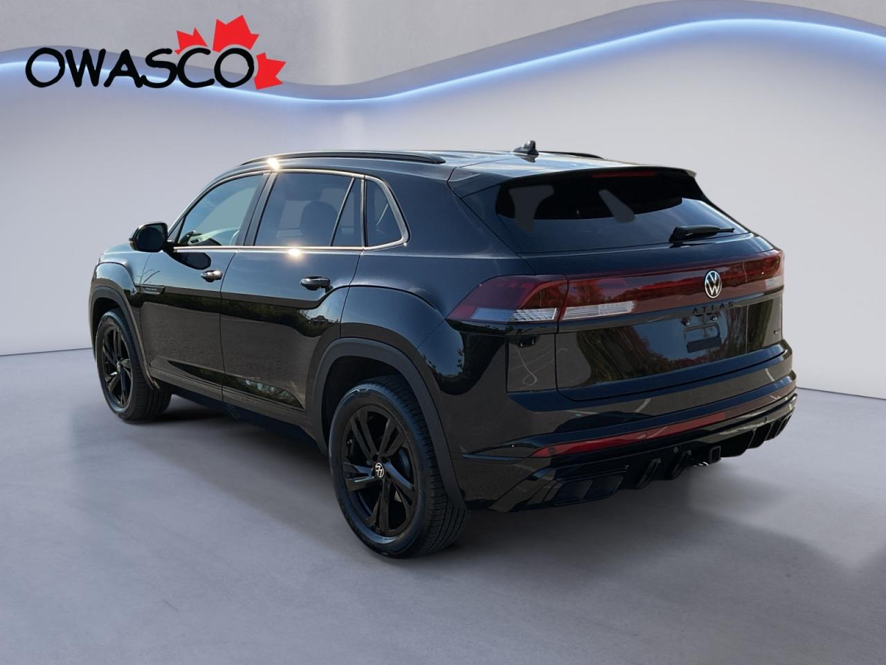 2025 Volkswagen Atlas Cross Sport 2.0L Comfortline R-Line Black Ed.! Why Buy New? Photo