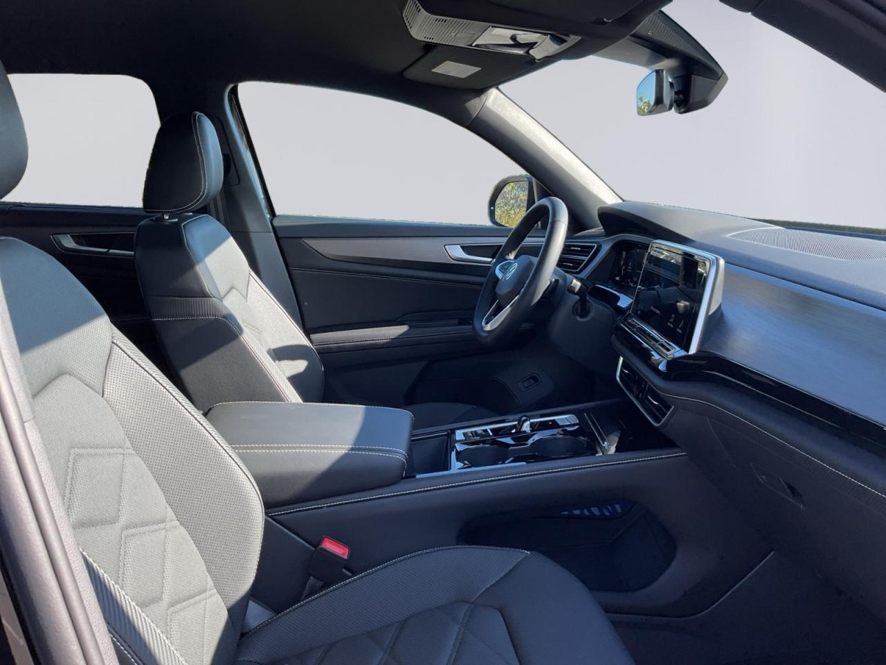 2025 Volkswagen Atlas Cross Sport 2.0L Comfortline R-Line Black Ed.! Why Buy New? Photo