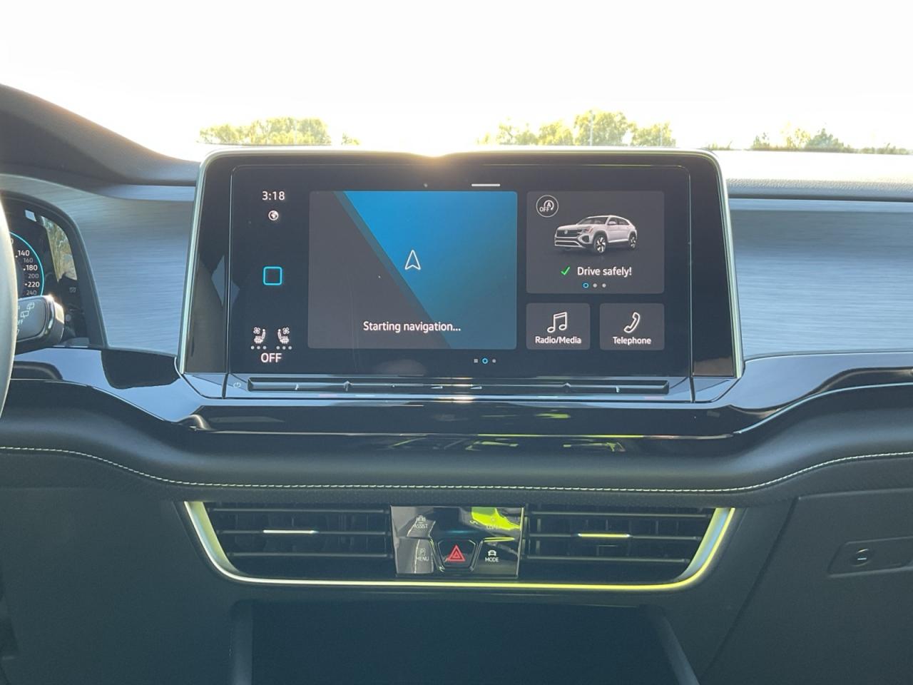 2025 Volkswagen Atlas Cross Sport 2.0L Comfortline R-Line Black Ed.! Why Buy New? Photo