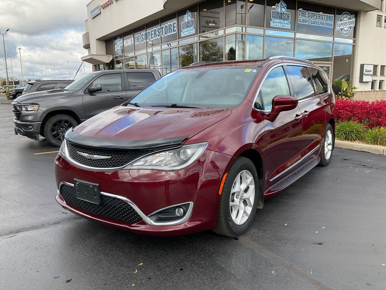 Used 2017 Chrysler Pacifica PWR DOORS LIFTGATE / RMT STRT / HTD SEAT / LEATHER for sale in Windsor, ON