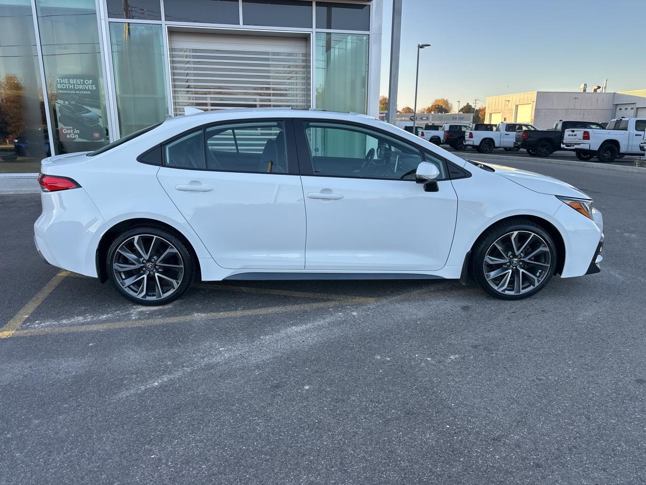 2021 Toyota Corolla SE Photo3