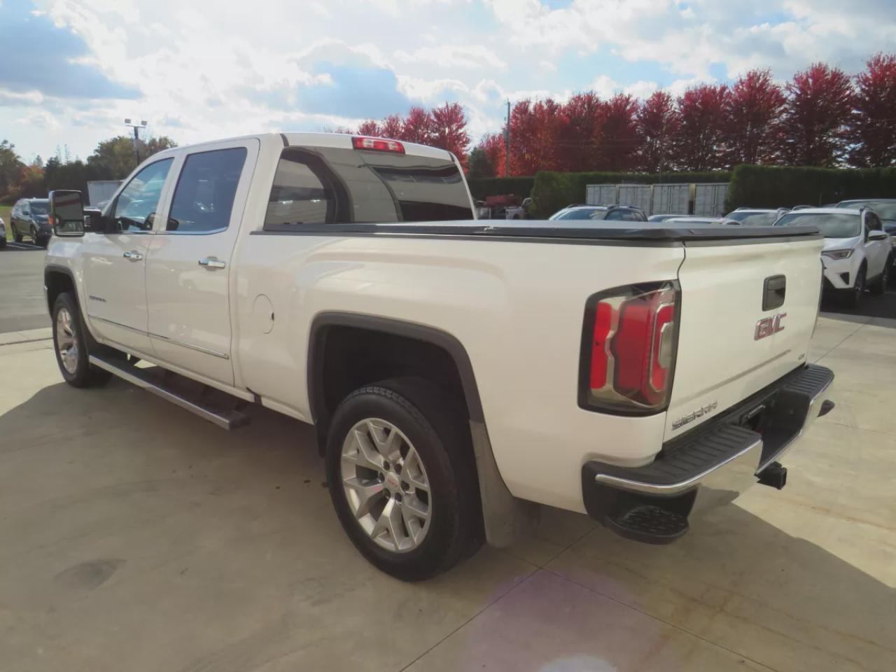 2018 GMC Sierra 1500 SLT (**CLEAN TITLE/NO ACCIDENTS!!**SAFETY/CERTIFIED!!**4WD**ALLOY RIMS**FOG LIGHTS**TONNEAU COVER**TRAILER HITCH**RUNNING BOARDS**LEATHER**POWER SEATS**BOSE SOUND SYSTEM**REVERSE CAMERA**HEATED SEATS**DIGITAL TOUCHSCREEN**WIRELESS PHONE CHARGING**CRUISE C Photo2