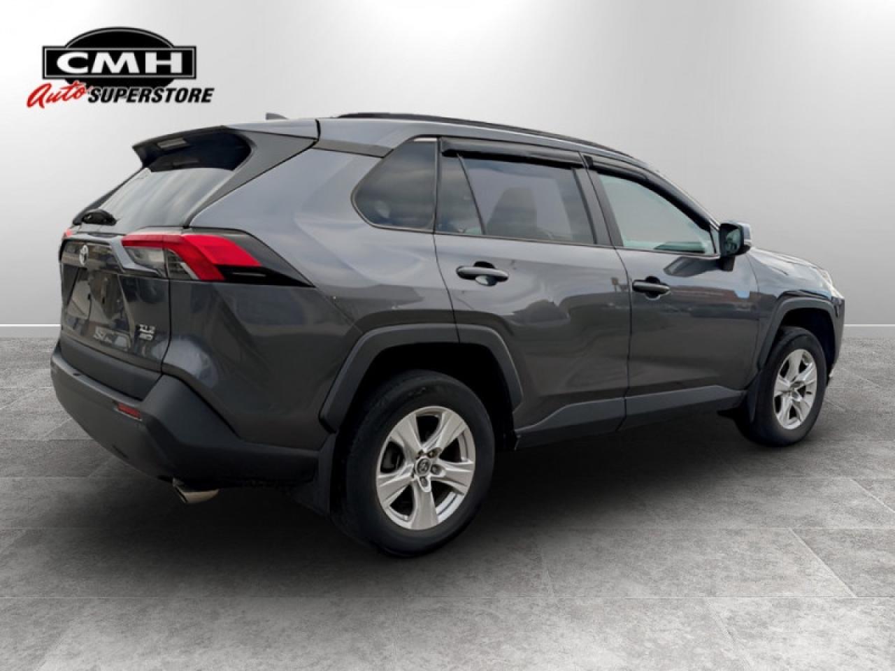 2019 Toyota RAV4 XLE  **LOW KMS - 16 SERVICE RECORDS** Photo
