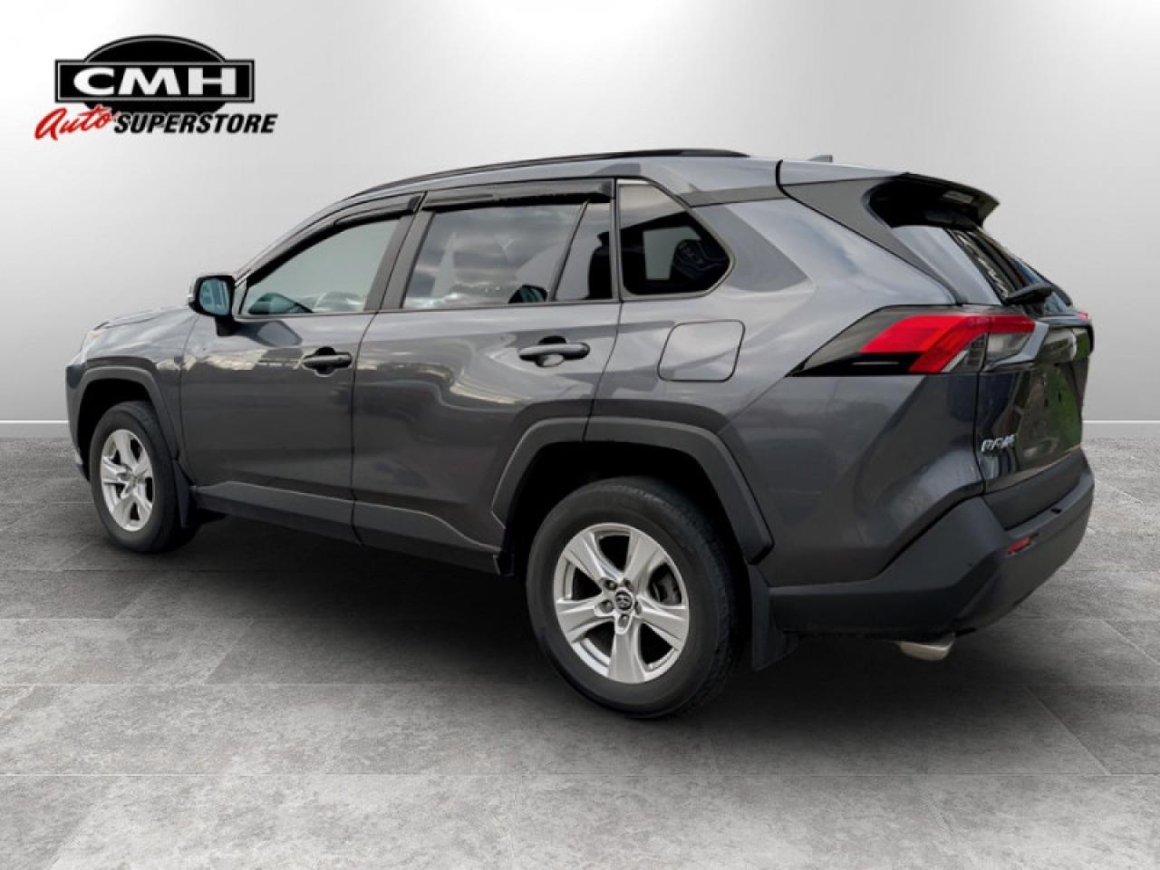 2019 Toyota RAV4 XLE  **LOW KMS - 16 SERVICE RECORDS** Photo