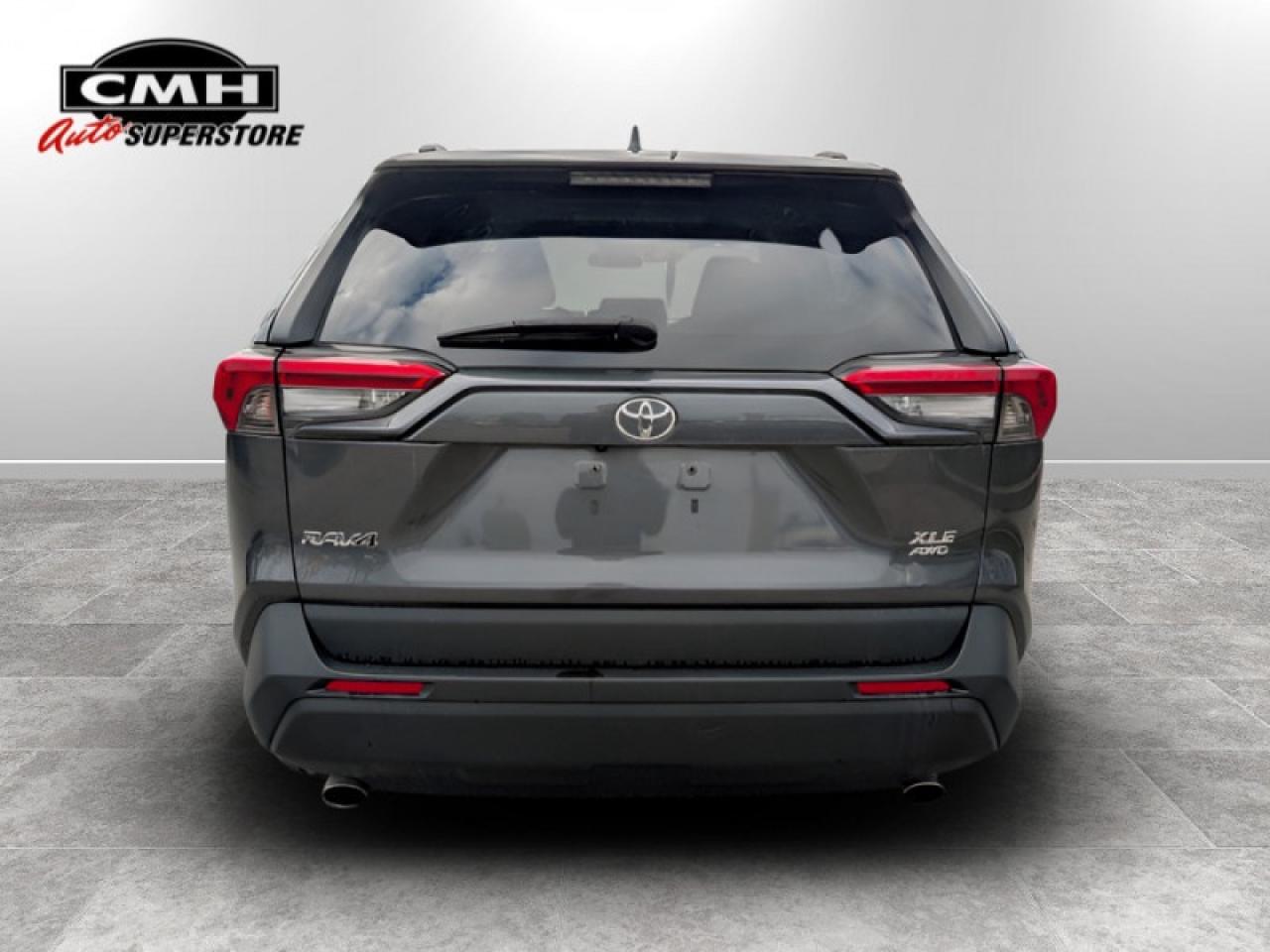 2019 Toyota RAV4 XLE  **LOW KMS - 16 SERVICE RECORDS** Photo3
