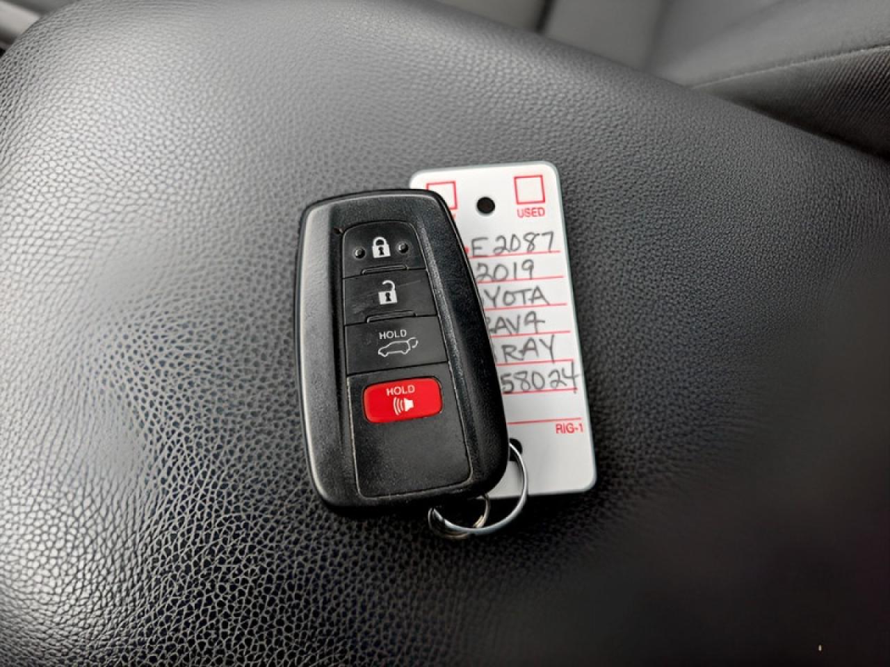 2019 Toyota RAV4 XLE  **LOW KMS - 16 SERVICE RECORDS** Photo