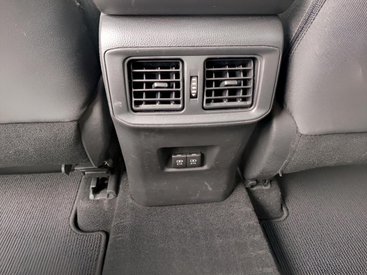 2019 Toyota RAV4 XLE  **LOW KMS - 16 SERVICE RECORDS** Photo