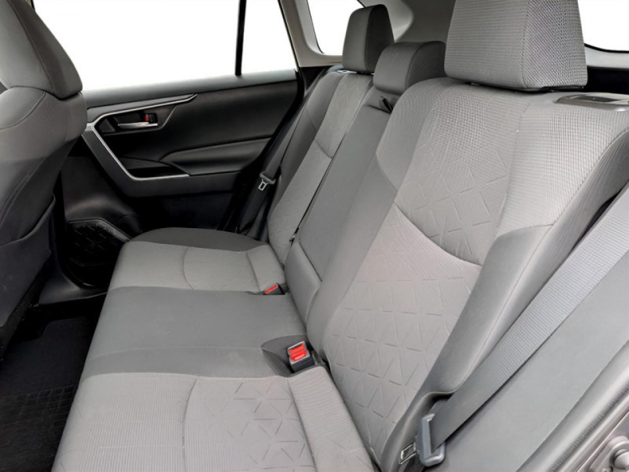 2019 Toyota RAV4 XLE  **LOW KMS - 16 SERVICE RECORDS** Photo