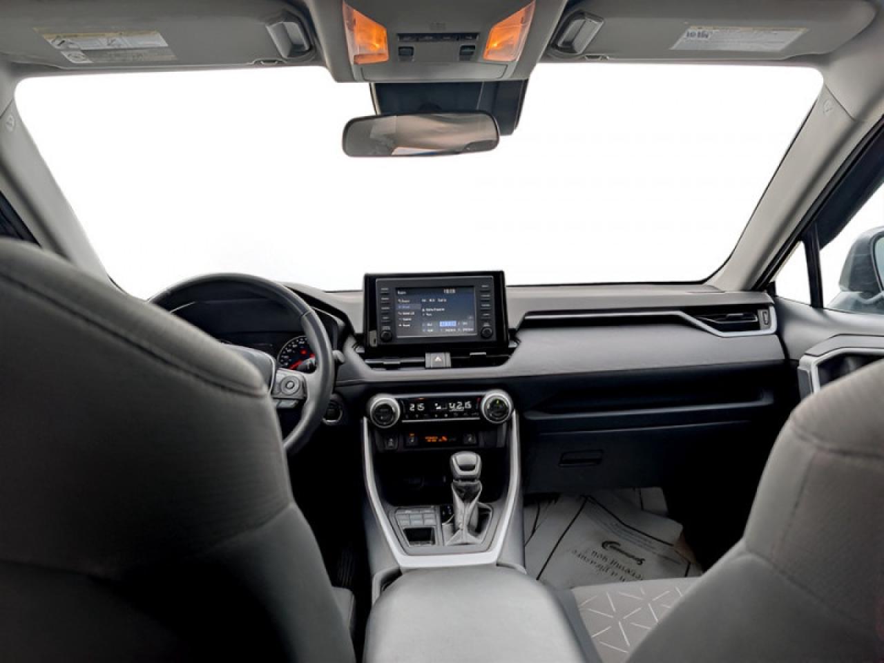 2019 Toyota RAV4 XLE  **LOW KMS - 16 SERVICE RECORDS** Photo