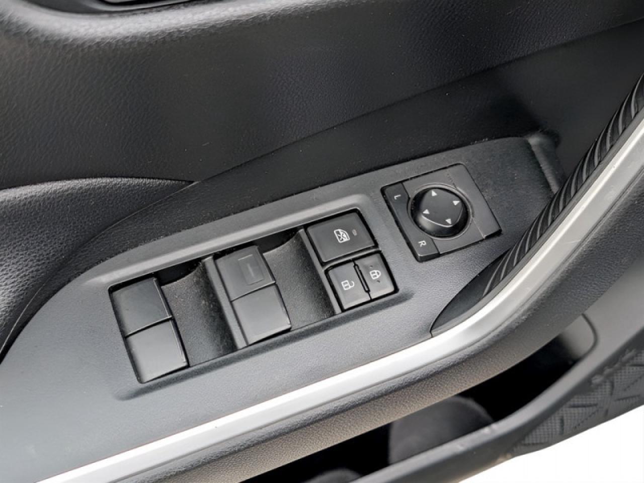 2019 Toyota RAV4 XLE  **LOW KMS - 16 SERVICE RECORDS** Photo