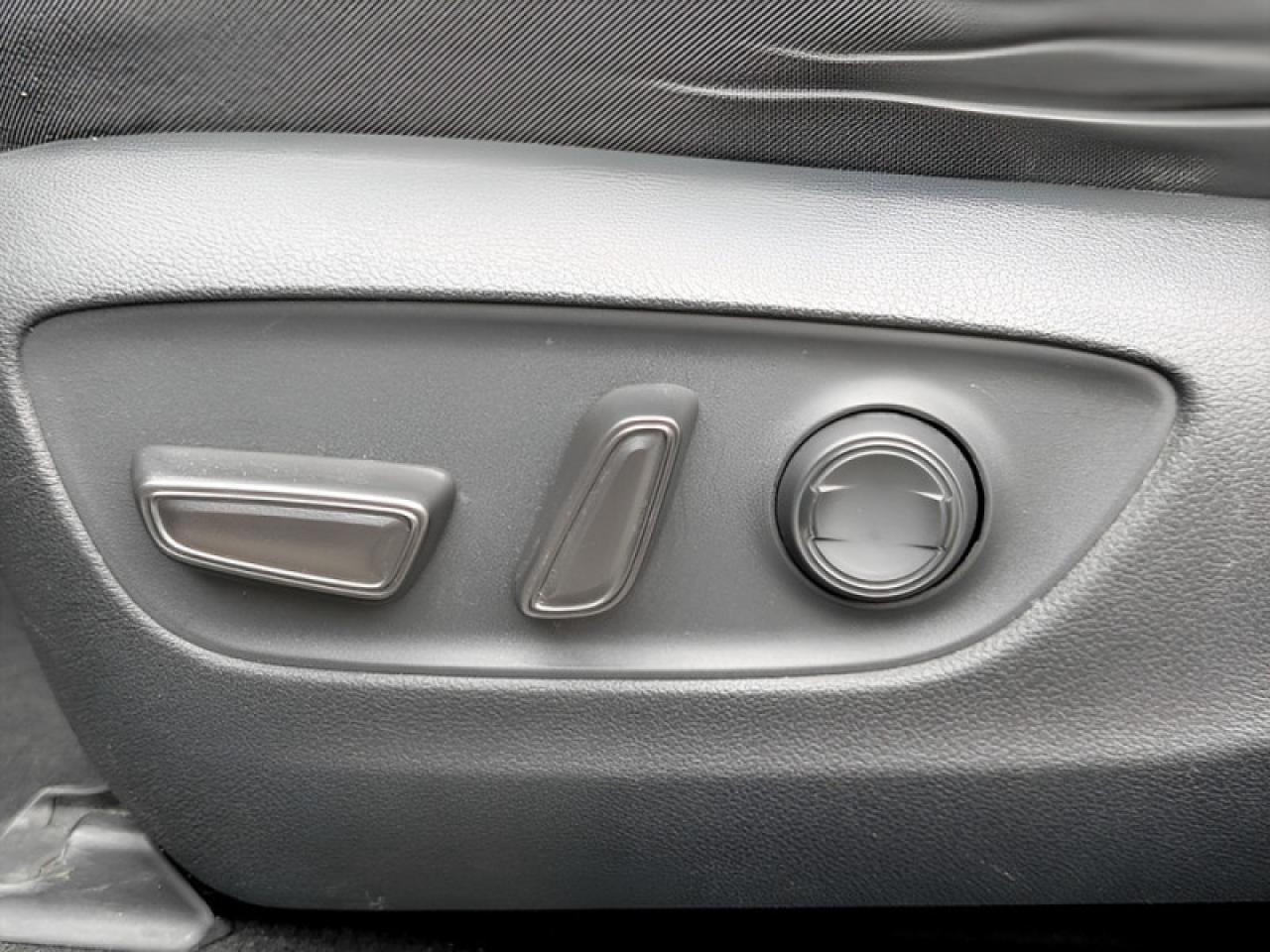 2019 Toyota RAV4 XLE  **LOW KMS - 16 SERVICE RECORDS** Photo