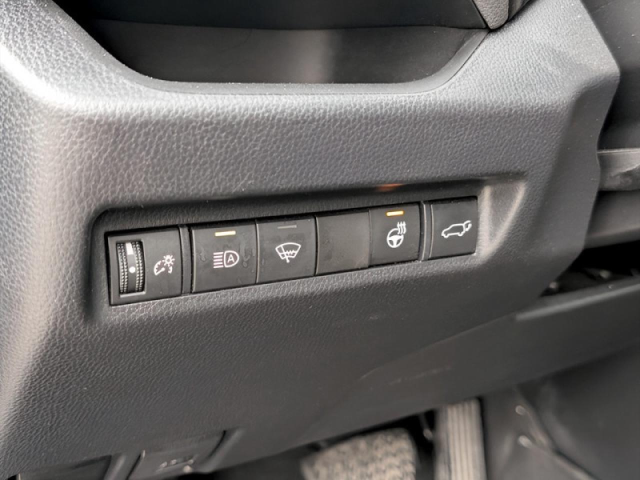 2019 Toyota RAV4 XLE  **LOW KMS - 16 SERVICE RECORDS** Photo