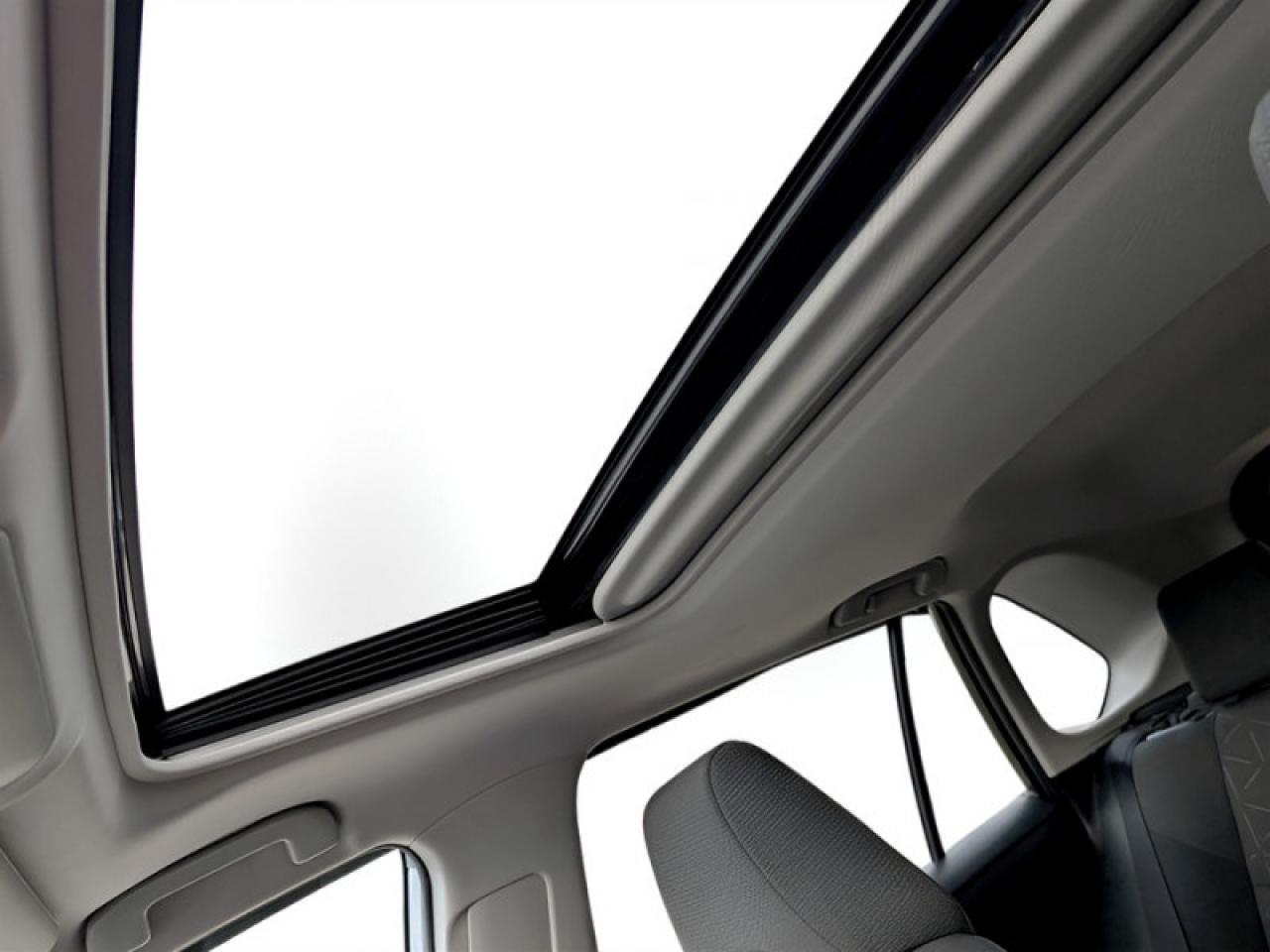 2019 Toyota RAV4 XLE  **LOW KMS - 16 SERVICE RECORDS** Photo