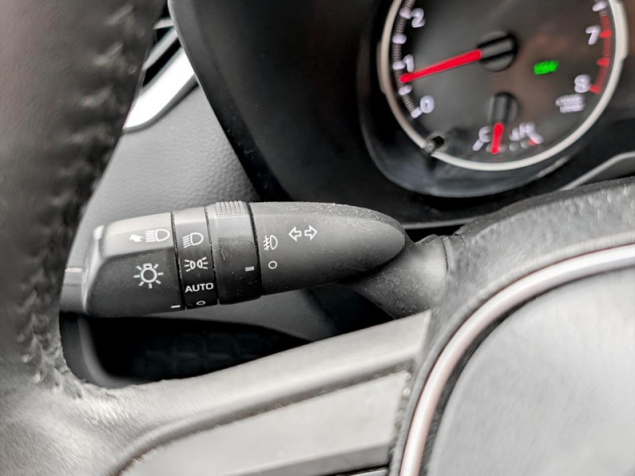 2019 Toyota RAV4 XLE  **LOW KMS - 16 SERVICE RECORDS** Photo