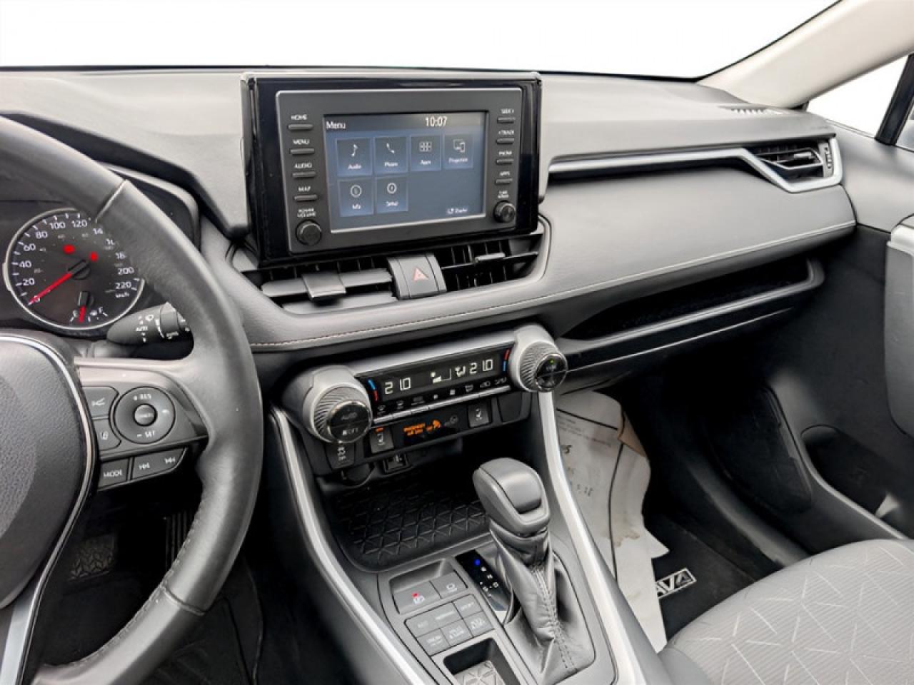 2019 Toyota RAV4 XLE  **LOW KMS - 16 SERVICE RECORDS** Photo