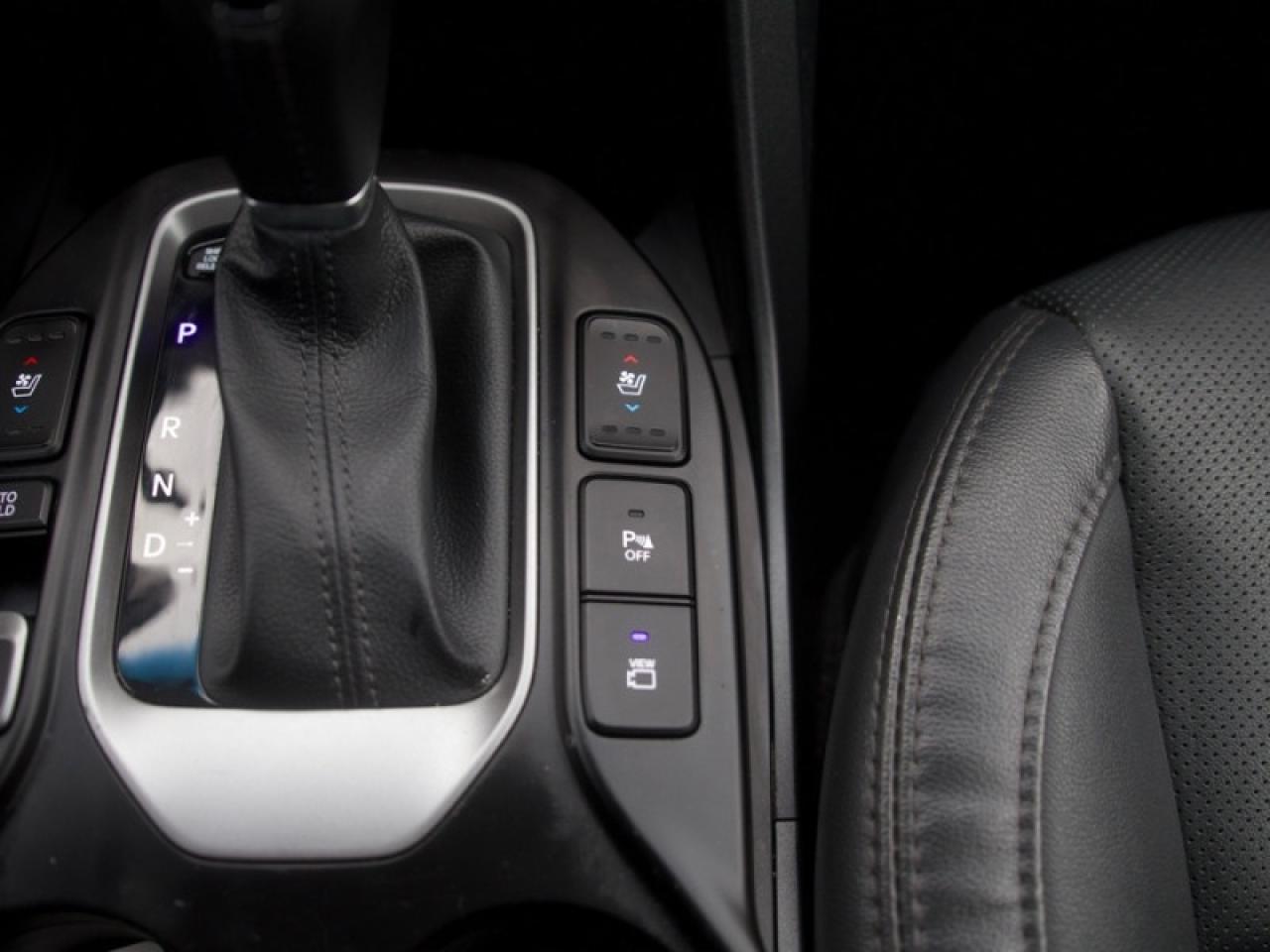 2017 Hyundai Santa Fe Sport 2.0T Ultimate  **LOW KMS - 1 OWNER** Photo