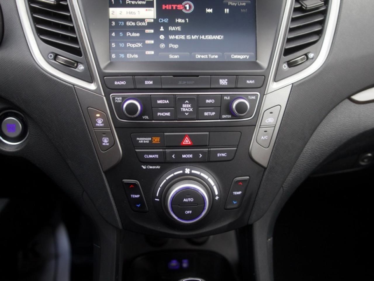 2017 Hyundai Santa Fe Sport 2.0T Ultimate  **LOW KMS - 1 OWNER** Photo