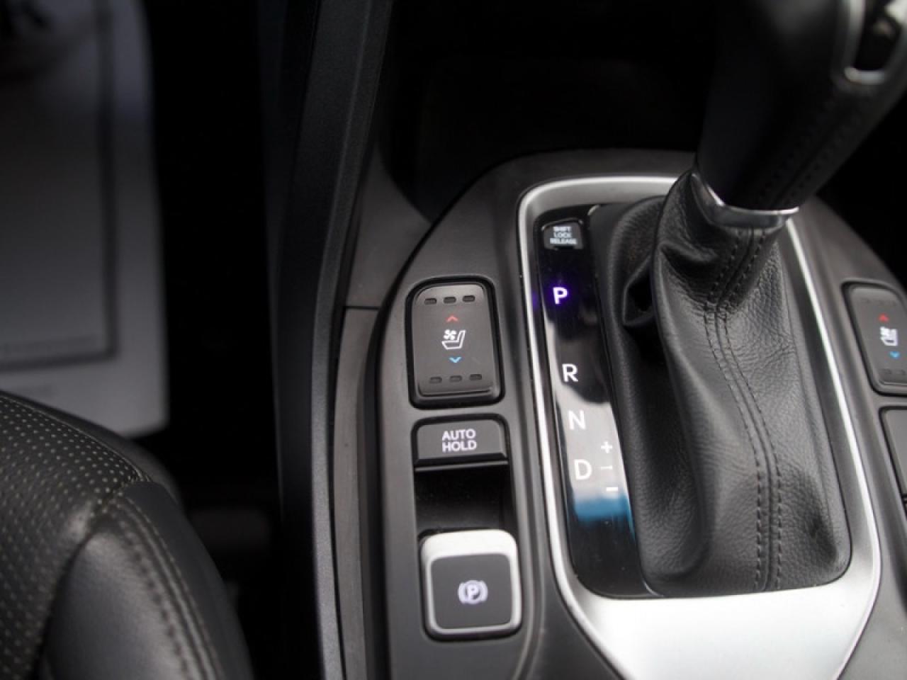 2017 Hyundai Santa Fe Sport 2.0T Ultimate  **LOW KMS - 1 OWNER** Photo