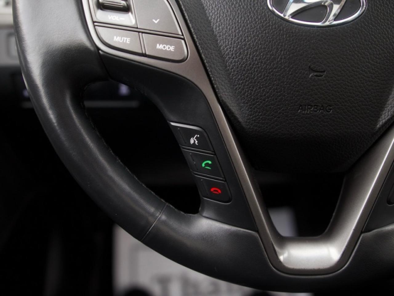 2017 Hyundai Santa Fe Sport 2.0T Ultimate  **LOW KMS - 1 OWNER** Photo