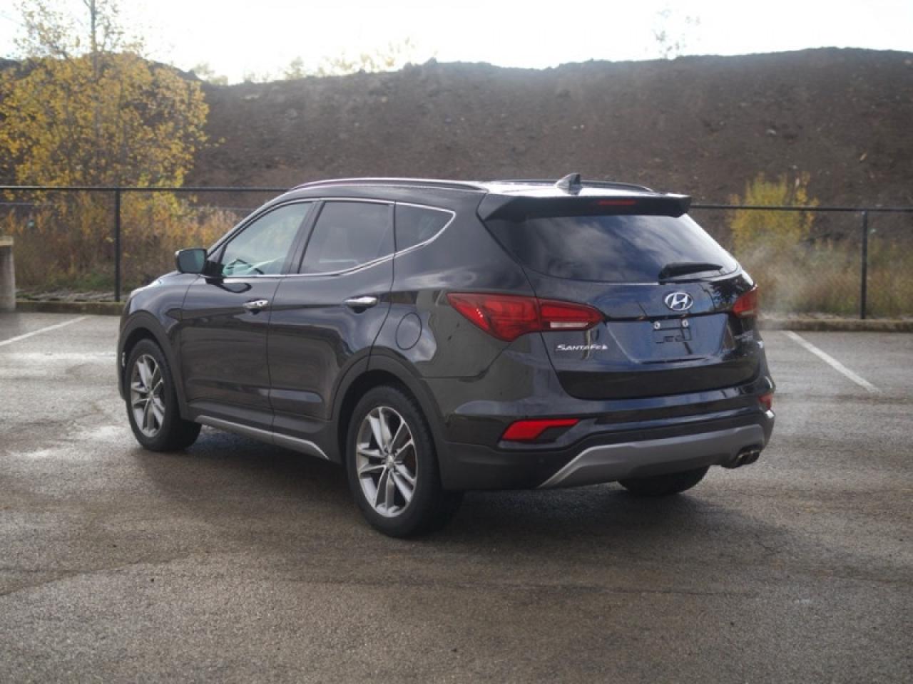 2017 Hyundai Santa Fe Sport 2.0T Ultimate  **LOW KMS - 1 OWNER** Photo2