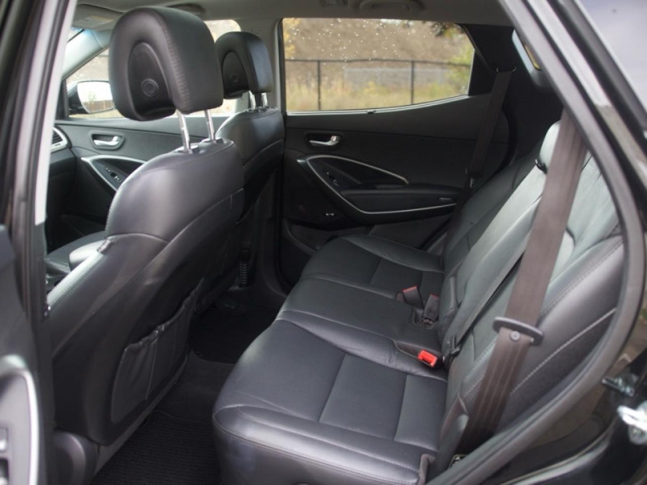 2017 Hyundai Santa Fe Sport 2.0T Ultimate  **LOW KMS - 1 OWNER** Photo