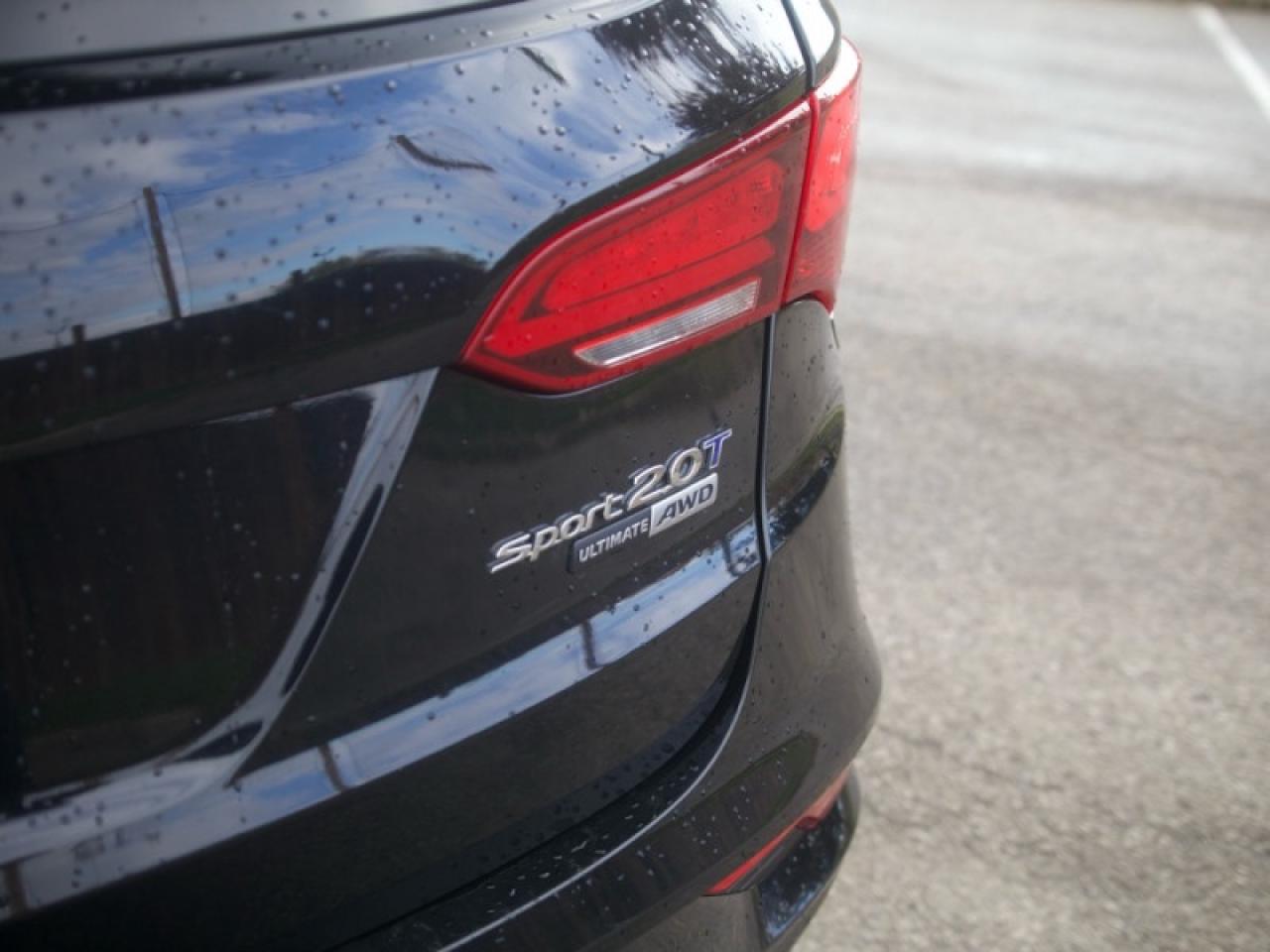 2017 Hyundai Santa Fe Sport 2.0T Ultimate  **LOW KMS - 1 OWNER** Photo