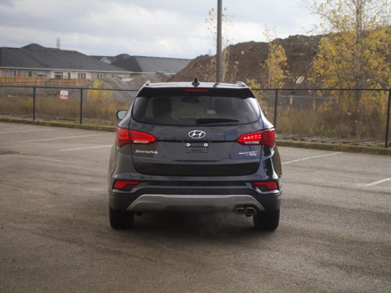 2017 Hyundai Santa Fe Sport 2.0T Ultimate  **LOW KMS - 1 OWNER** Photo3