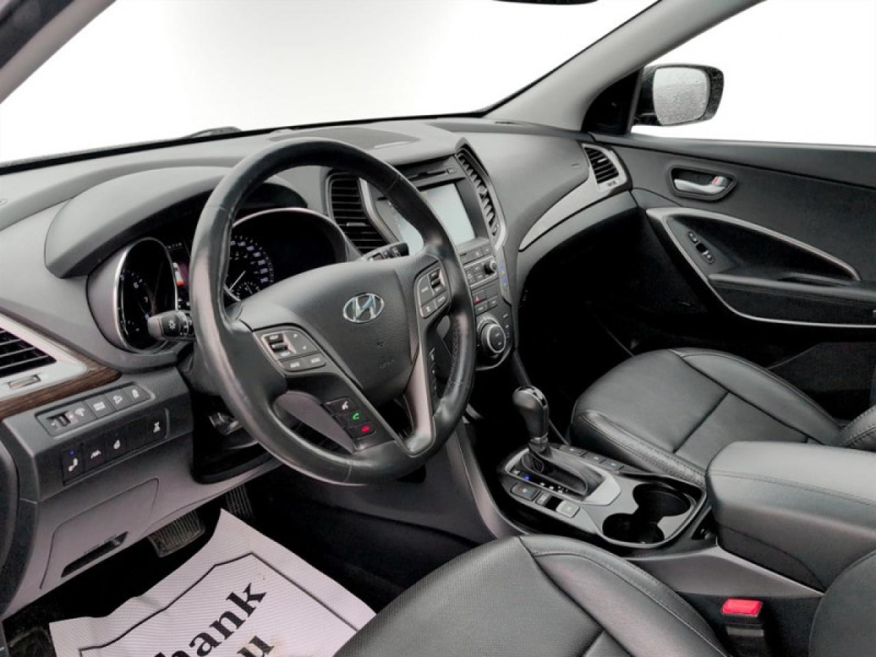 2017 Hyundai Santa Fe Sport 2.0T Ultimate  **LOW KMS - 1 OWNER** Photo